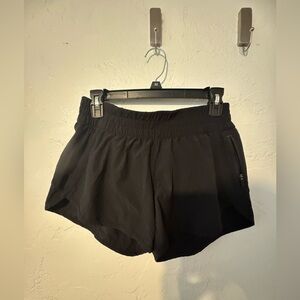 Lululemon hottie hot shorts 2.5”